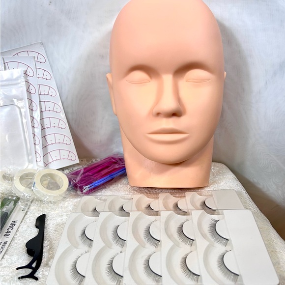 New in the Box Practice Eyelash and Makeup Silicone Head and Kit - Picture 2 of 11